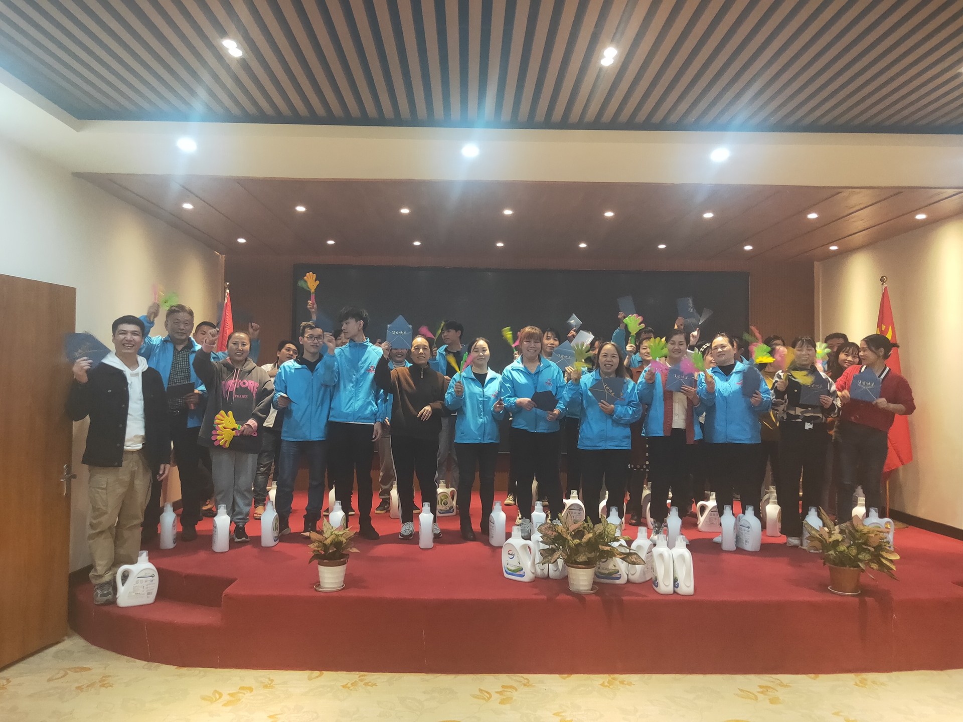 冬至我们相聚在一起，培昌集团与员工一起吃好、喝好、玩好。